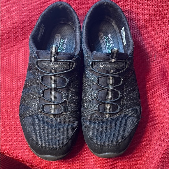 Skechers Black Slip-On Sneakers women’s size 7.5 - Picture 1 of 5